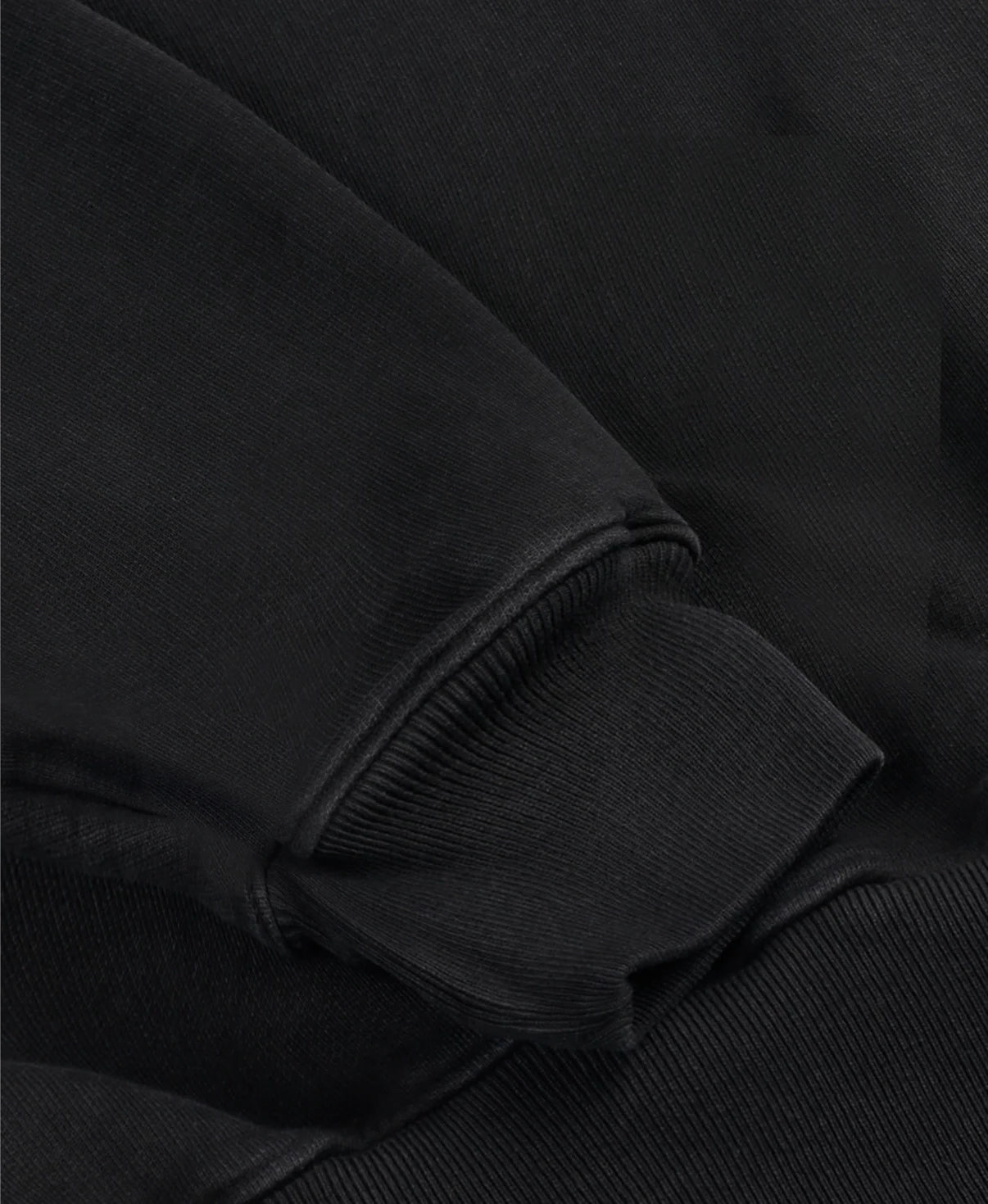 REGULAR SOLID BLACK CREWNECK